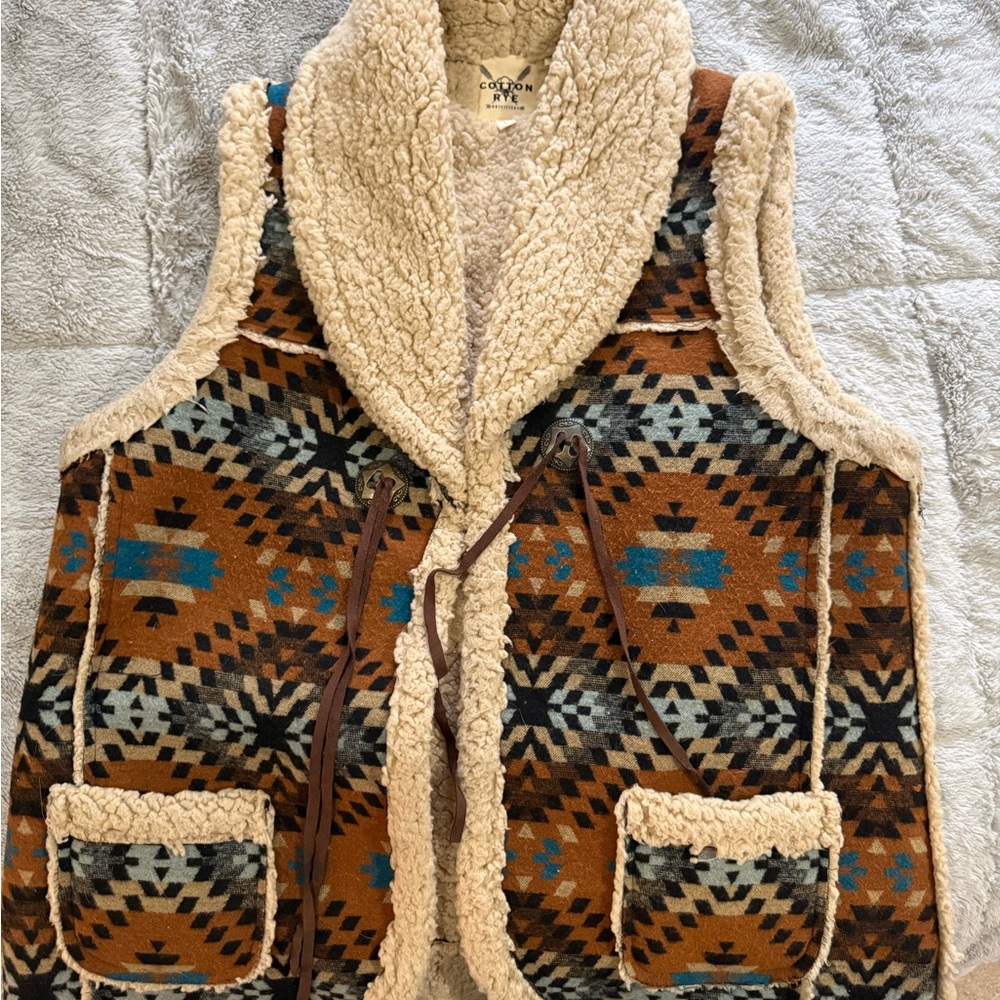 Cozy Patterned Vest with Sherpa Lining